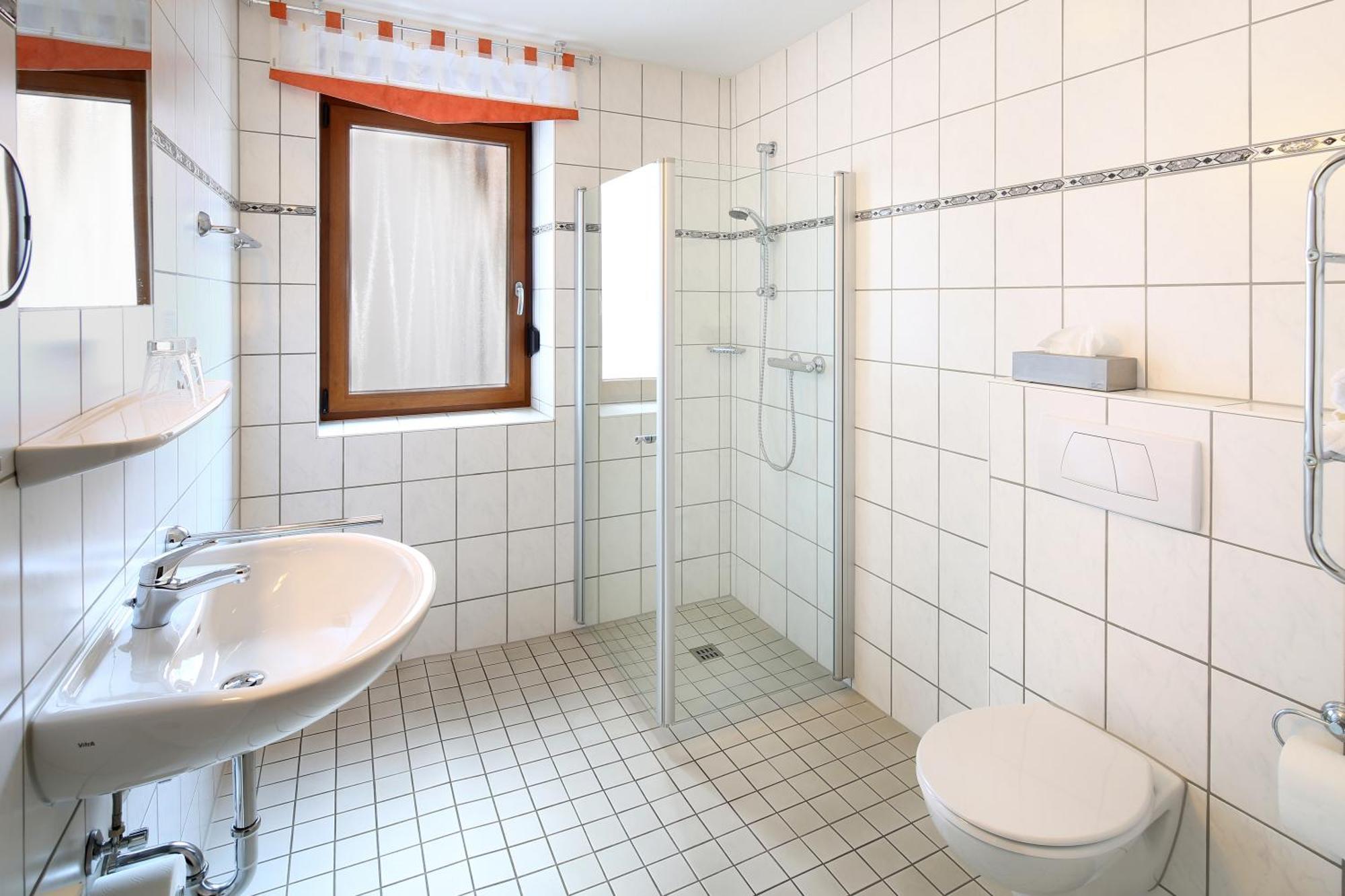 Landgasthof Kaiser Bad Wunnenberg Phòng bức ảnh